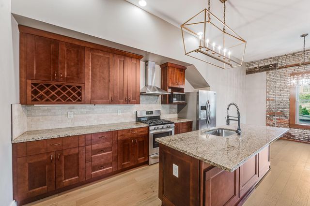 909 Gustavus Lane, B, Columbus, OH 43205