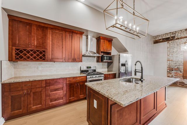 909 Gustavus Lane, B, Columbus, OH 43205