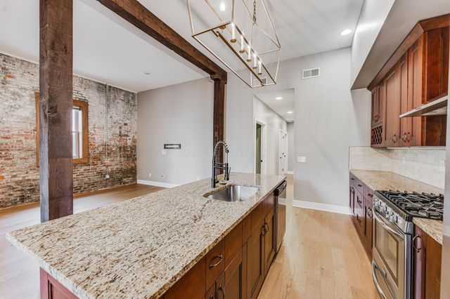 909 Gustavus Lane, B, Columbus, OH 43205