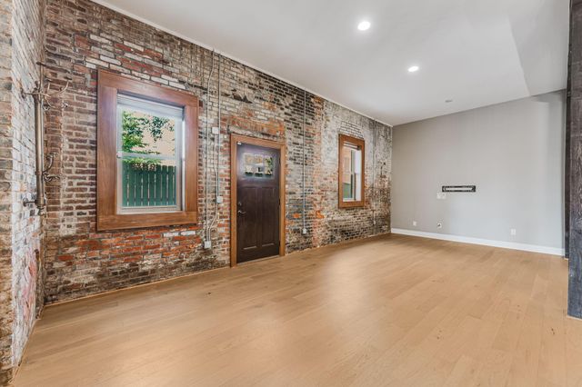 909 Gustavus Lane, B, Columbus, OH 43205