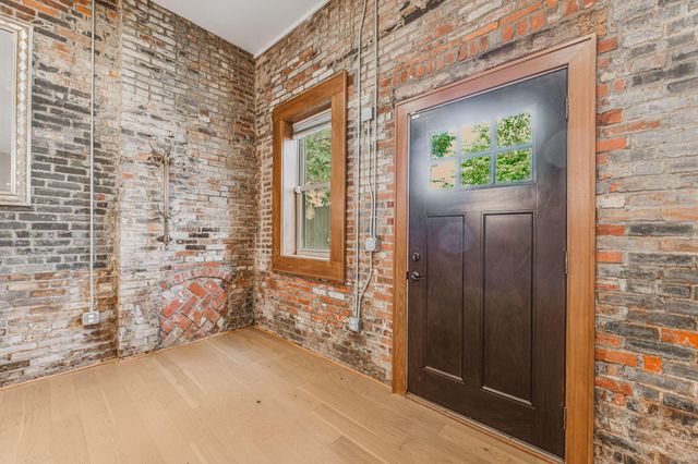 909 Gustavus Lane, B, Columbus, OH 43205