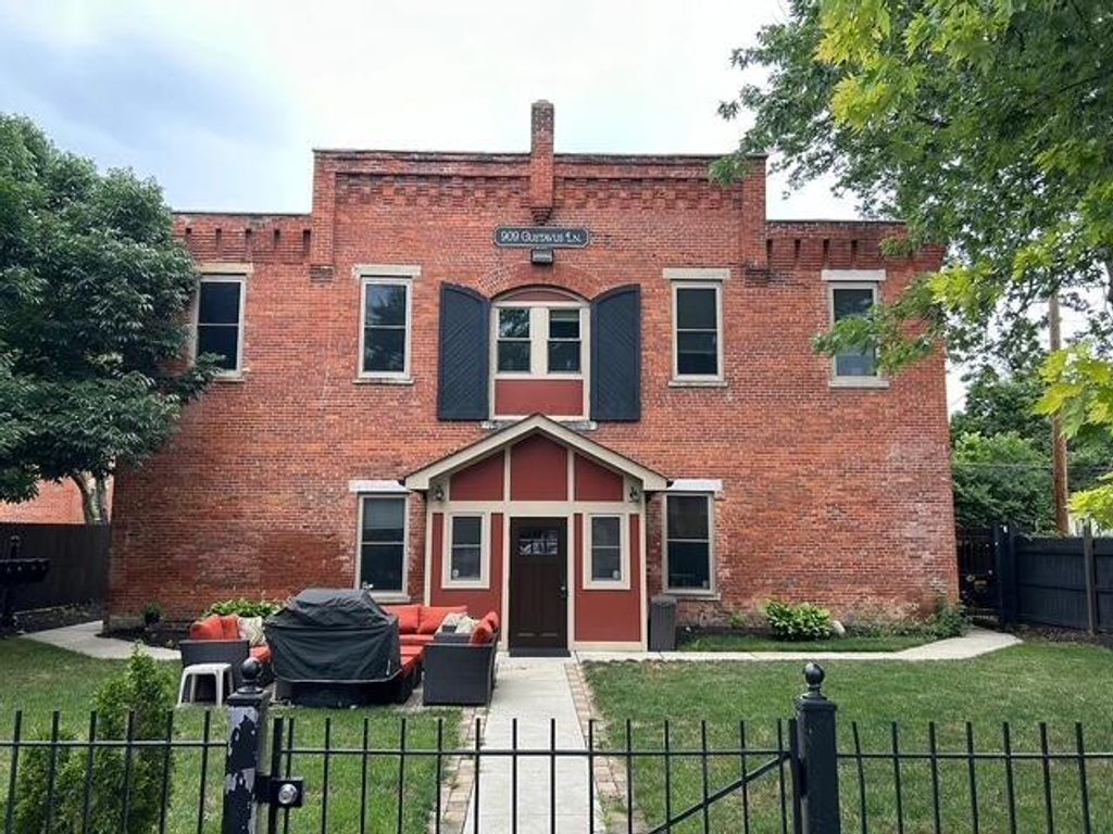 909 Gustavus Lane, B, Columbus, OH 43205