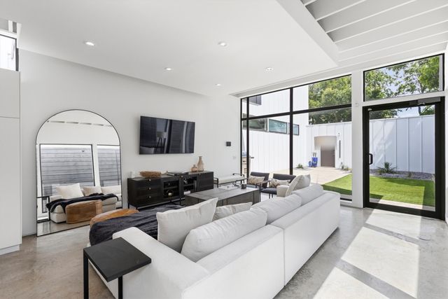 4322 Deere Street, Dallas, TX 75204