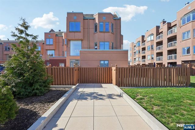 316 Thornton Court T316, Edgewater, NJ 07020
