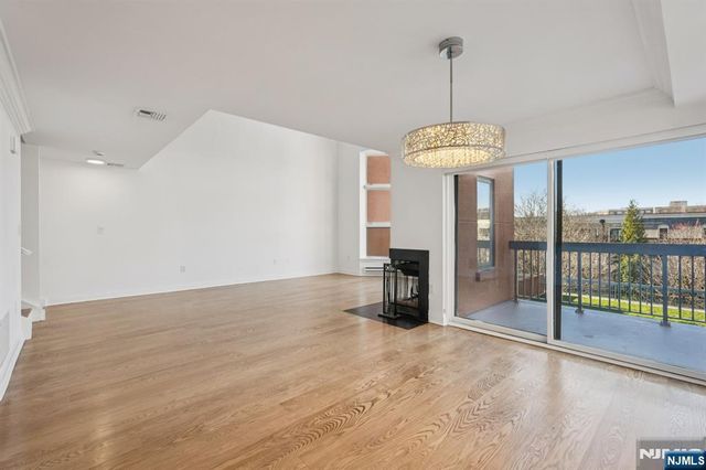 316 Thornton Court T316, Edgewater, NJ 07020