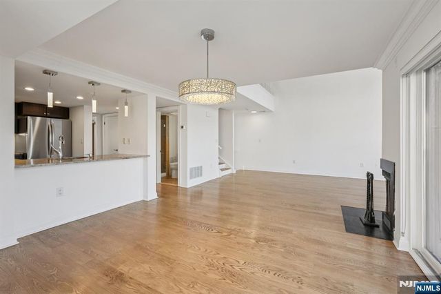 316 Thornton Court T316, Edgewater, NJ 07020