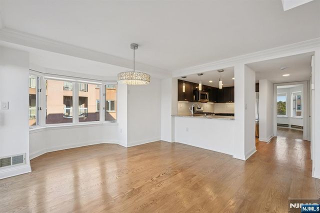 316 Thornton Court T316, Edgewater, NJ 07020