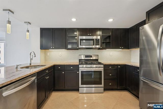 316 Thornton Court T316, Edgewater, NJ 07020