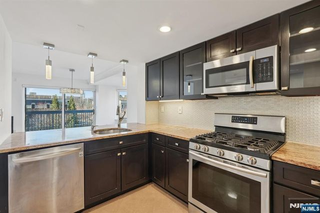 316 Thornton Court T316, Edgewater, NJ 07020