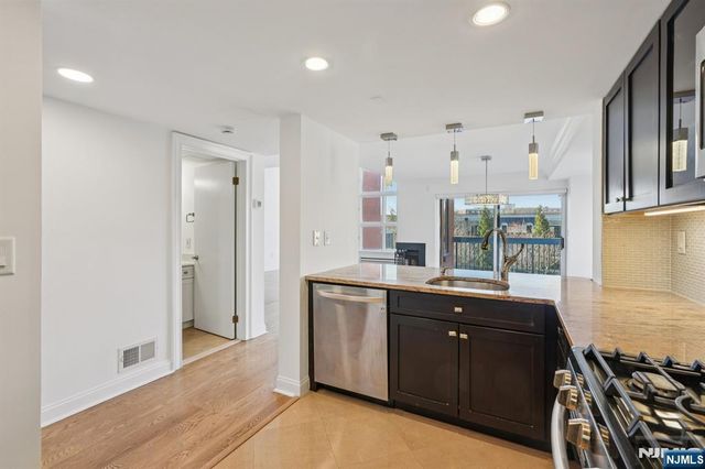 316 Thornton Court T316, Edgewater, NJ 07020