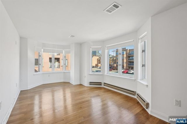316 Thornton Court T316, Edgewater, NJ 07020