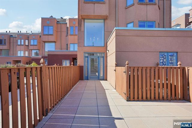 316 Thornton Court T316, Edgewater, NJ 07020