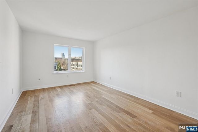 316 Thornton Court T316, Edgewater, NJ 07020