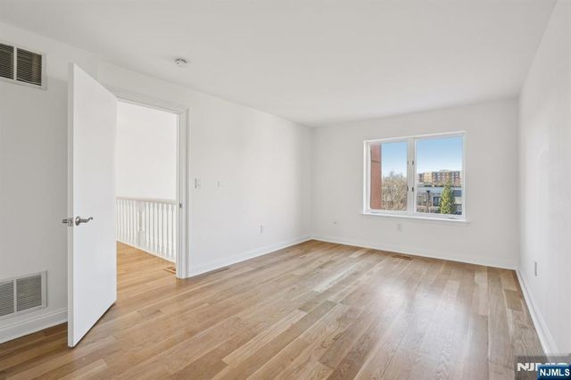 316 Thornton Court T316, Edgewater, NJ 07020