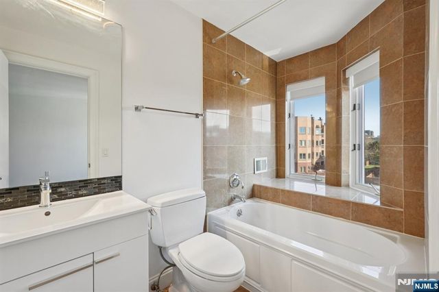316 Thornton Court T316, Edgewater, NJ 07020