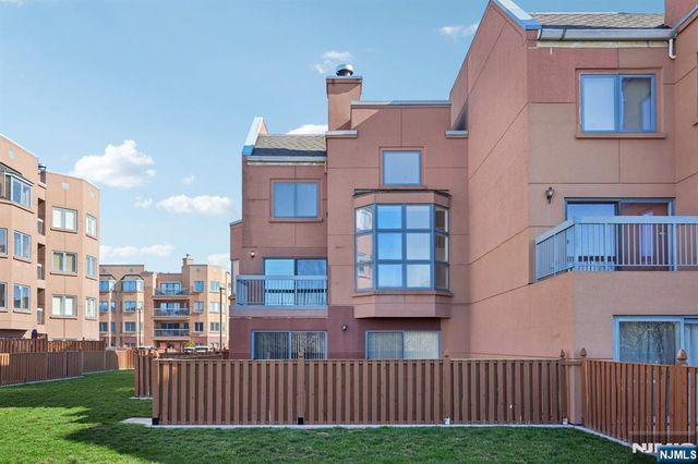 316 Thornton Court T316, Edgewater, NJ 07020