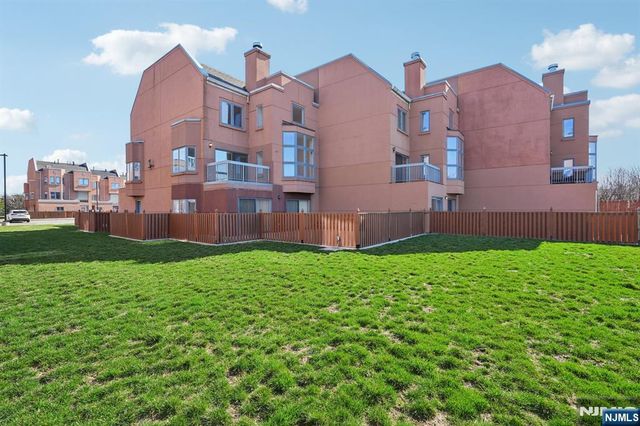 316 Thornton Court T316, Edgewater, NJ 07020