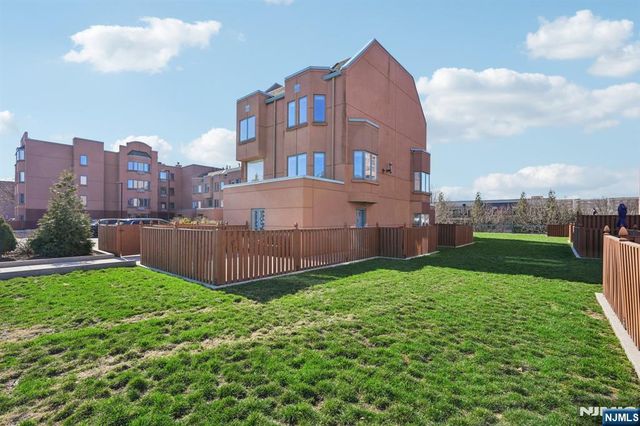 316 Thornton Court T316, Edgewater, NJ 07020