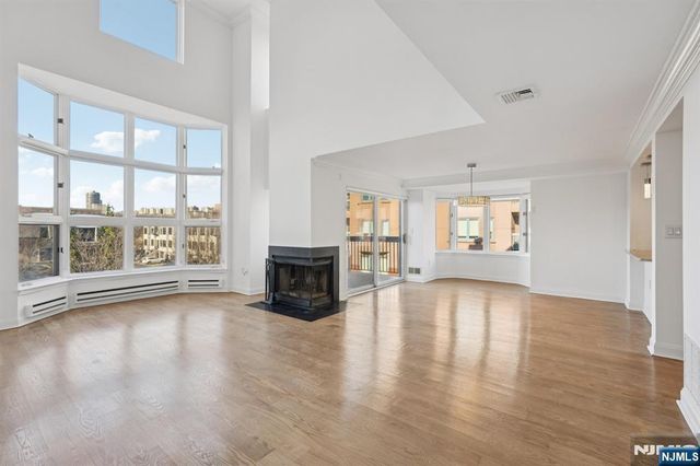 316 Thornton Court T316, Edgewater, NJ 07020