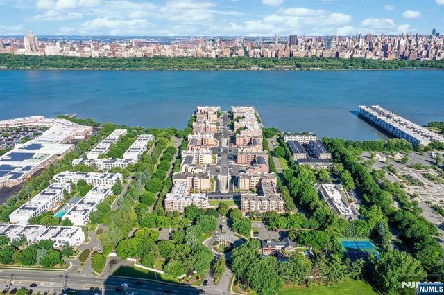 316 Thornton Court T316, Edgewater, NJ 07020