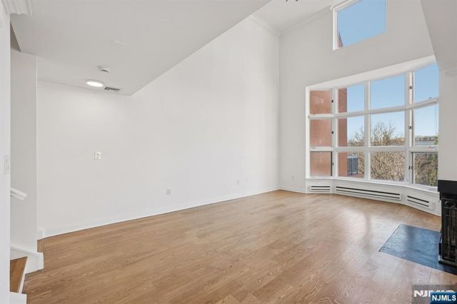 316 Thornton Court T316, Edgewater, NJ 07020