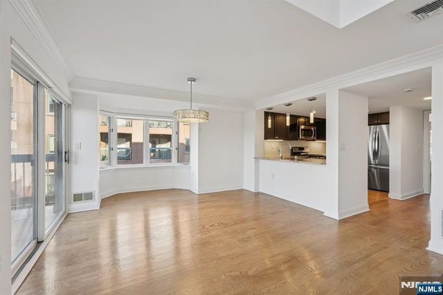 316 Thornton Court T316, Edgewater, NJ 07020