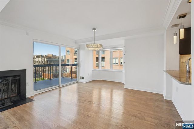 316 Thornton Court T316, Edgewater, NJ 07020