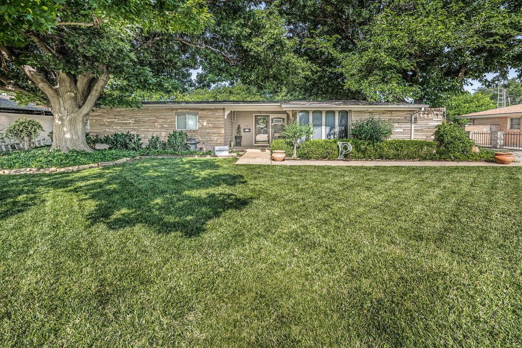 2229 Charles Street, Pampa, TX 79065