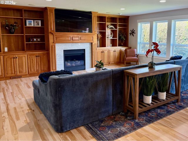 8145 Sw 57TH Ave, Portland, OR 97219