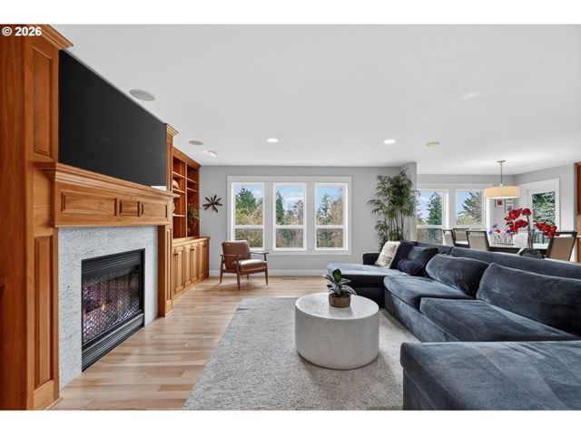 8145 Sw 57TH Ave, Portland, OR 97219