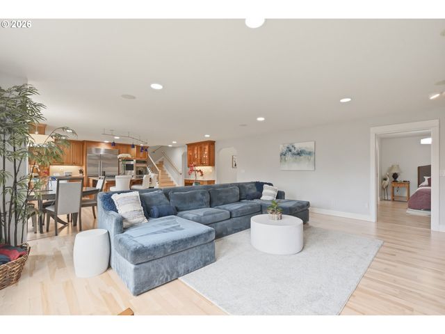 8145 Sw 57TH Ave, Portland, OR 97219