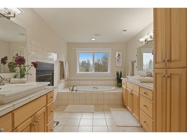 8145 Sw 57TH Ave, Portland, OR 97219