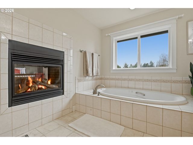 8145 Sw 57TH Ave, Portland, OR 97219