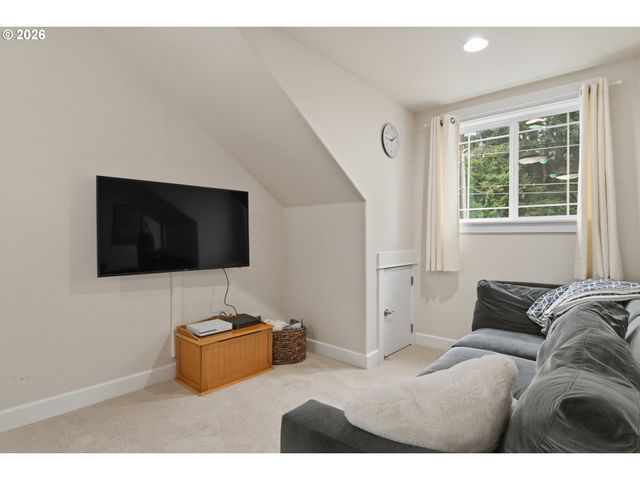 8145 Sw 57TH Ave, Portland, OR 97219