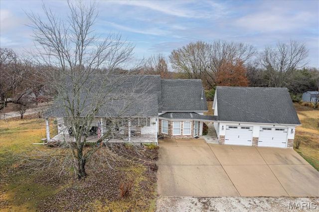 1400 Redwood Dr, St Clair, MO 63077