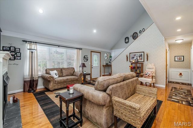 1400 Redwood Dr, St Clair, MO 63077