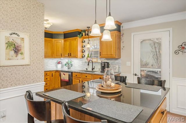 1400 Redwood Dr, St Clair, MO 63077