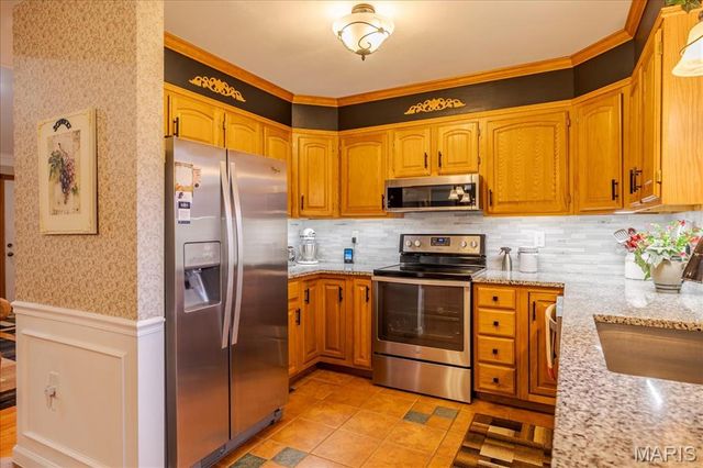 1400 Redwood Dr, St Clair, MO 63077