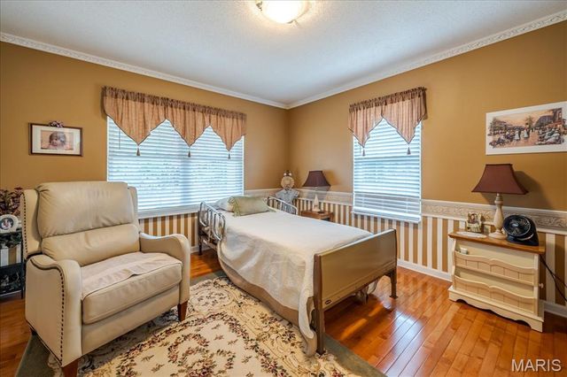 1400 Redwood Dr, St Clair, MO 63077