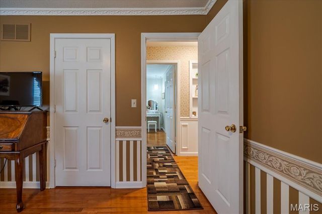 1400 Redwood Dr, St Clair, MO 63077