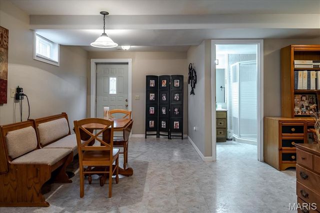 1400 Redwood Dr, St Clair, MO 63077