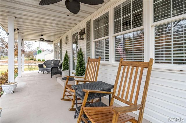 1400 Redwood Dr, St Clair, MO 63077