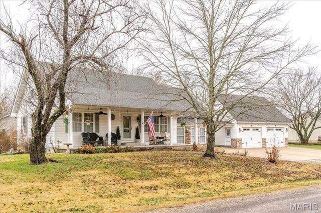 1400 Redwood Dr, St Clair, MO 63077