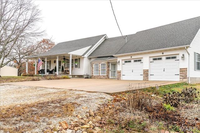 1400 Redwood Dr, St Clair, MO 63077