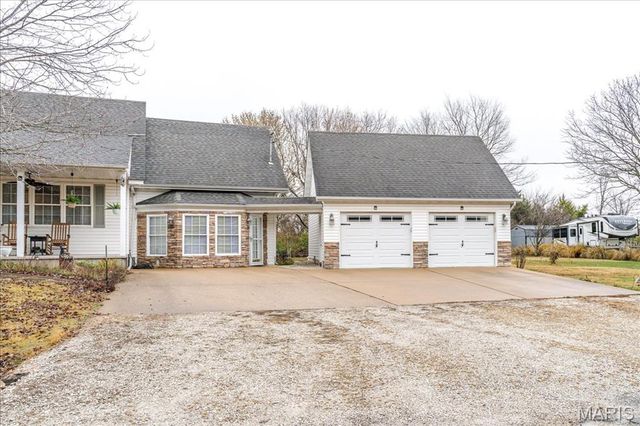 1400 Redwood Dr, St Clair, MO 63077