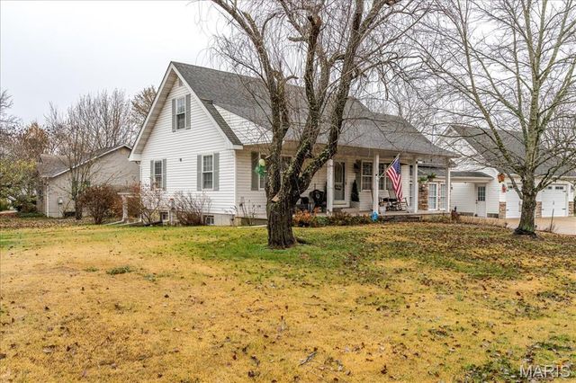 1400 Redwood Dr, St Clair, MO 63077