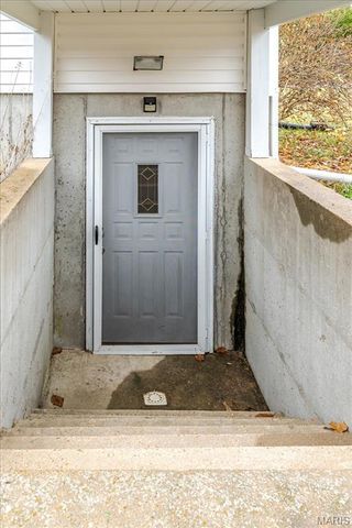 1400 Redwood Dr, St Clair, MO 63077