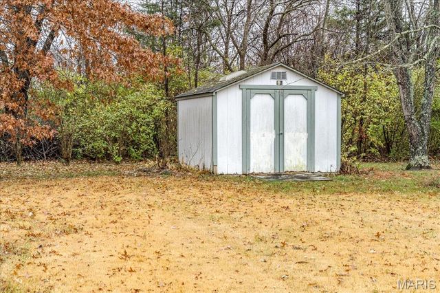 1400 Redwood Dr, St Clair, MO 63077