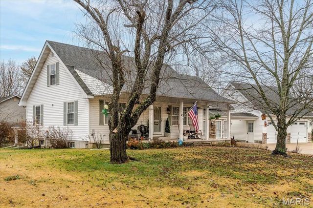 1400 Redwood Dr, St Clair, MO 63077