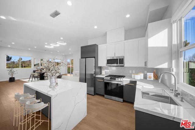 13846 Moorpark Street 201, Sherman Oaks, CA 91423